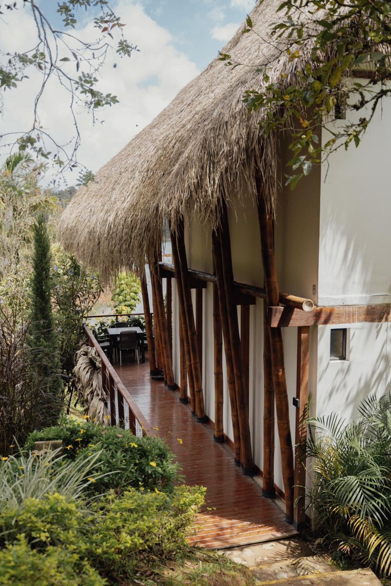 Ibuku Hotel Guatape - Chalets Экстерьер фото
