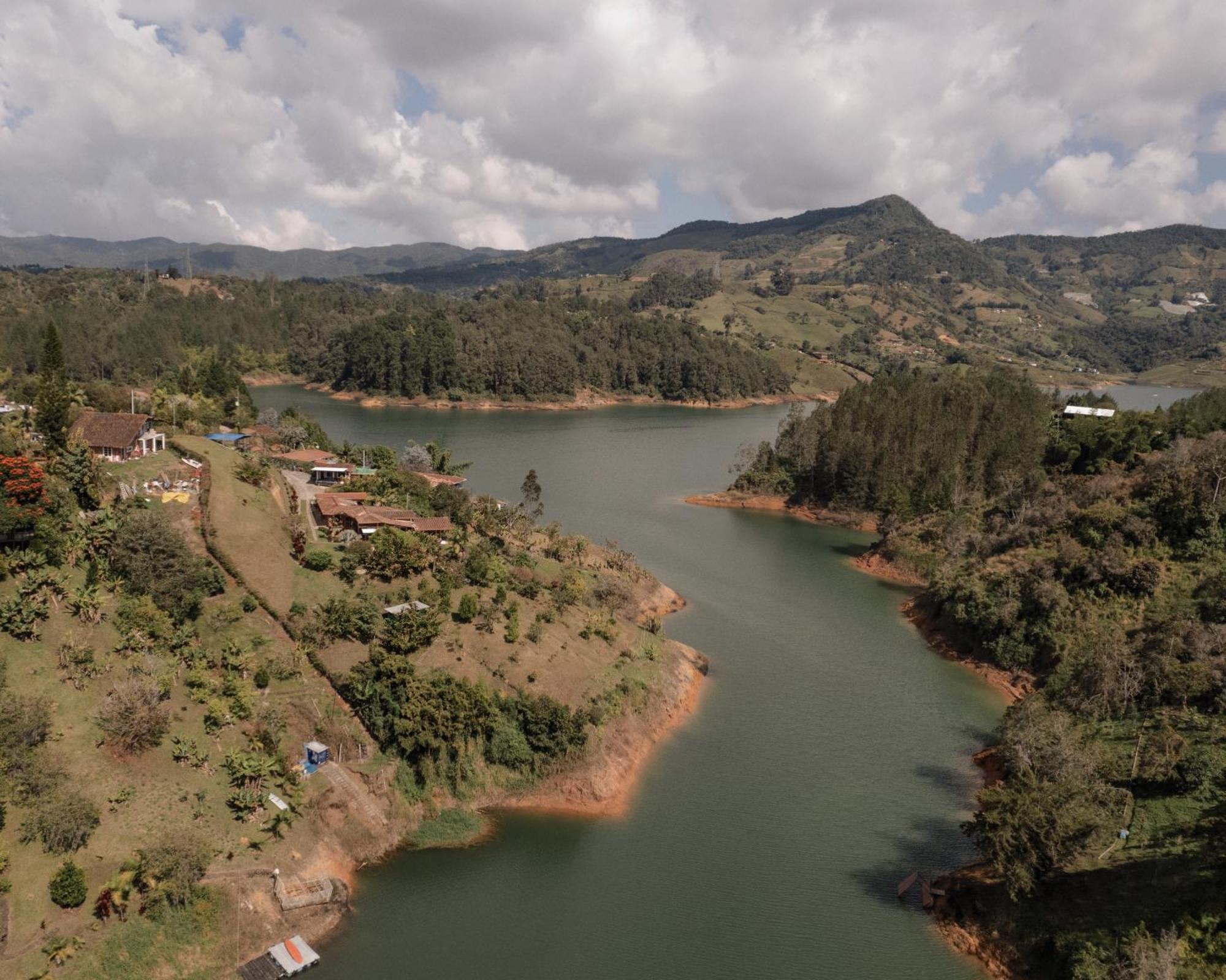 Ibuku Hotel Guatape - Chalets Экстерьер фото